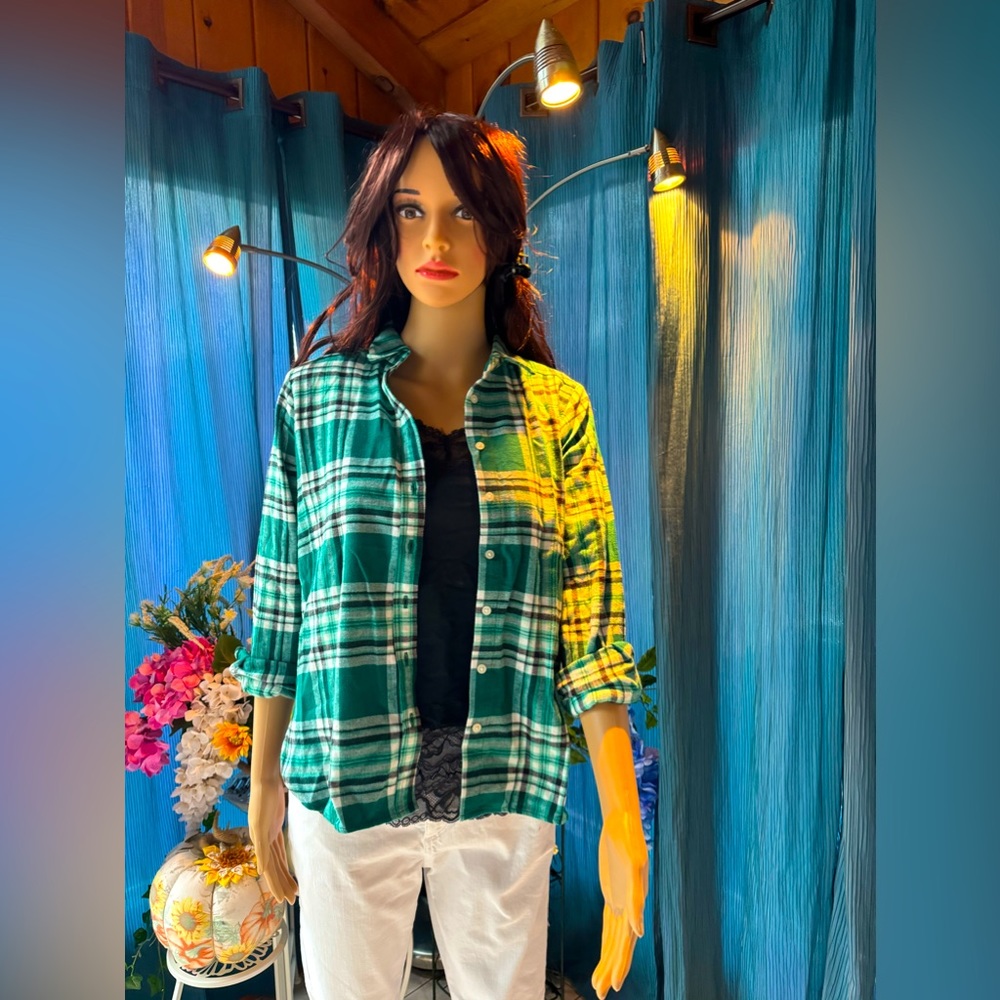 Soft flannel tunic shirt. XSP size. A classic shirt from Loft collection.